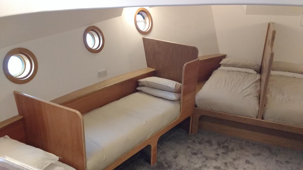 Kyle Blue - Bristol Harbour Luxury Hostel Boat Exterior foto