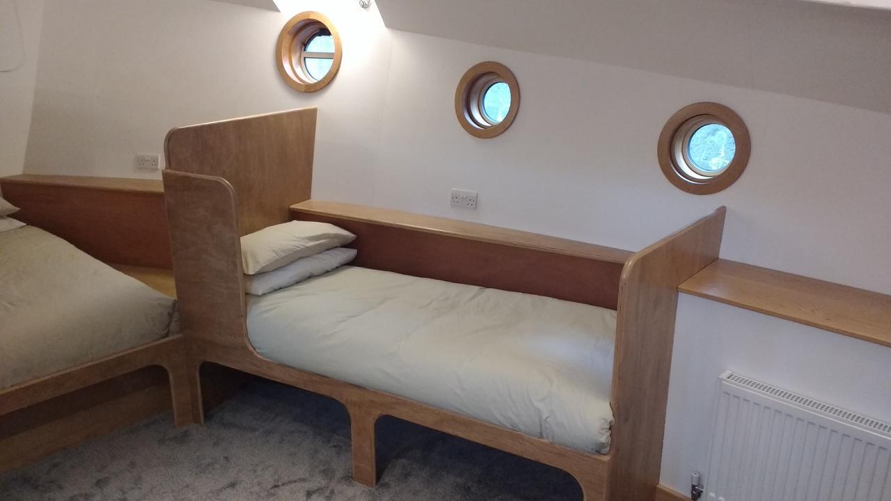 Kyle Blue - Bristol Harbour Luxury Hostel Boat Exterior foto