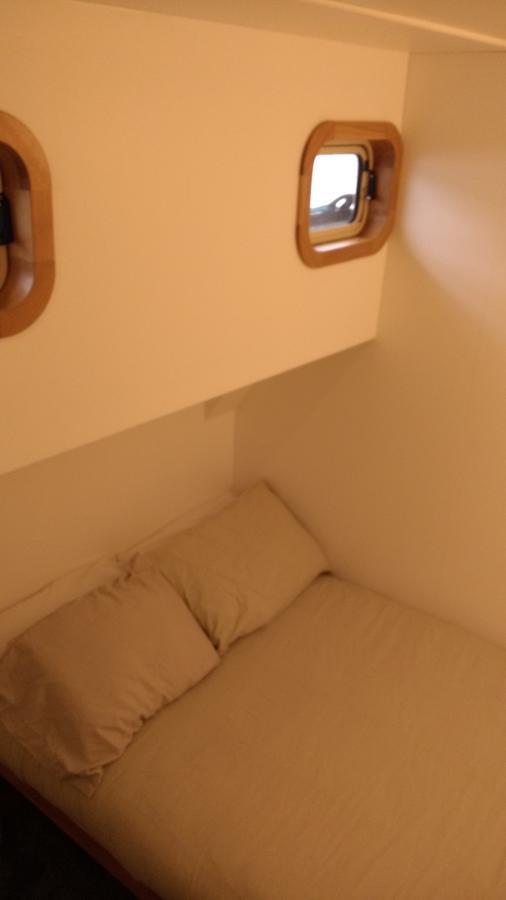 Kyle Blue - Bristol Harbour Luxury Hostel Boat Exterior foto